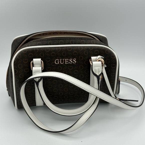 Guess ladies Nag - Picture 3 of 4